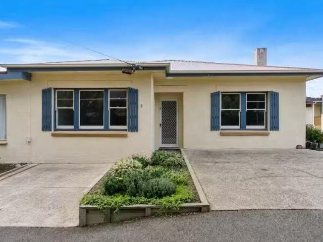 Unique 1 BR 1/3 Inglis Street, NEW TOWN House for rent Listed.