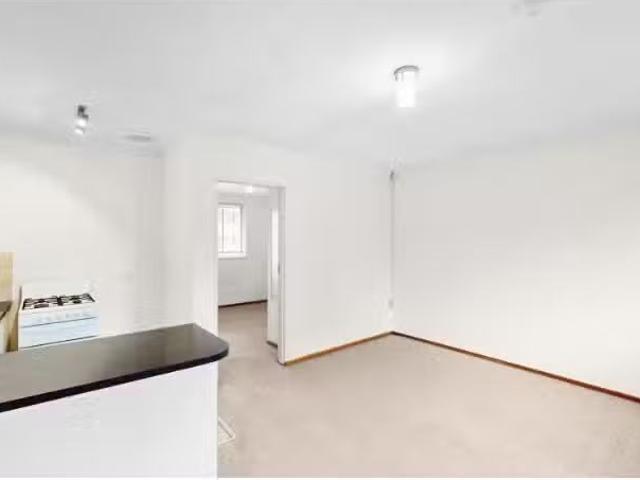 For Rent! 1 BR 15/10 Macquoid Street, QUEANBEYAN EAST Apartmen.