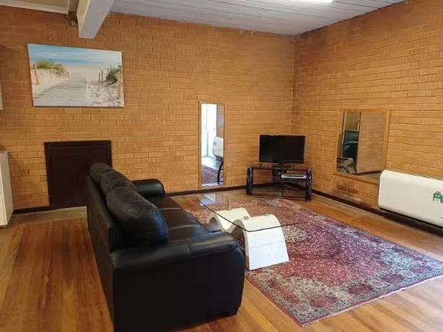 Nice 1 BR 167 Kingsford Smith Drive, MELBA Apartment for rent.
