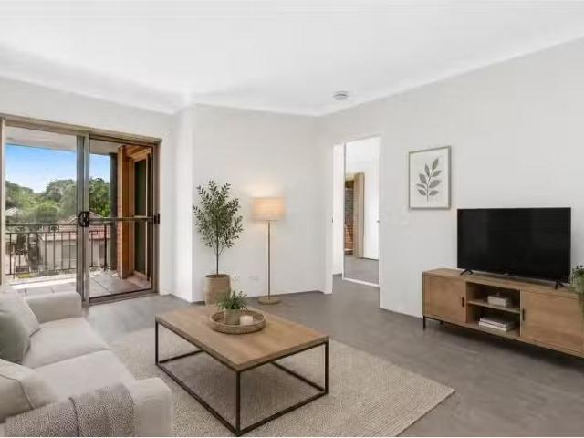 Nice 1 BR 16/8 Koorala Street, Manly Vale Apartment for rent.