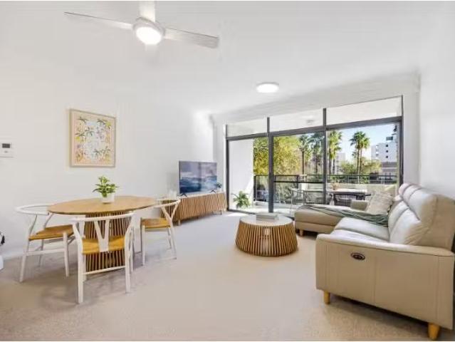 Just in! 1 BR 177/4 Dolphin Close, Chiswick Apartment for rent.