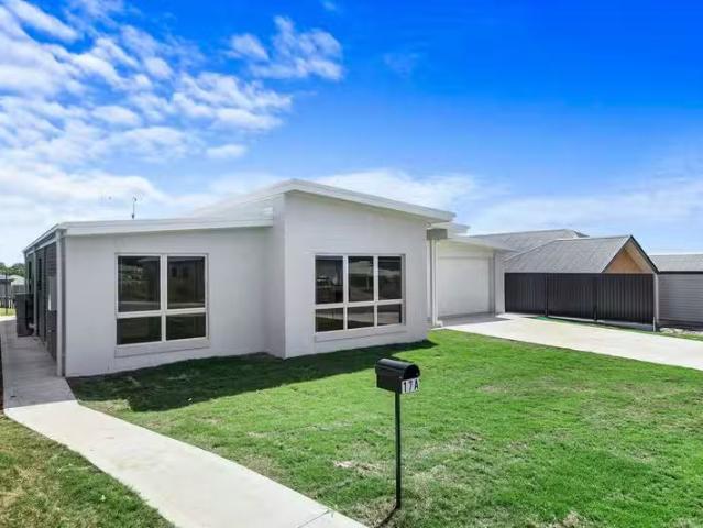 Cheap 1 BR 17A Wungul Drive, NIKENBAH, QLD 4655 Duplex for R.