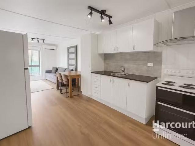 Nice 1 BR 19a Francine Street, SEVEN HILLS, NSW 2147 House f.