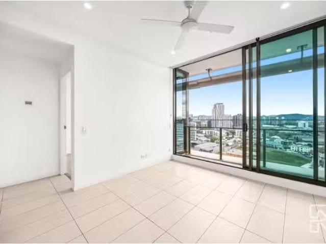 Deal! 1 BR 21811/1055 Ann Street, NEWSTEAD Apartment for rent.