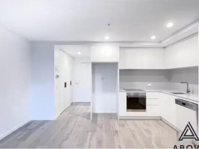 Charming 1 BR 218/83 Cooyong Street, Reid Apartment for rent.