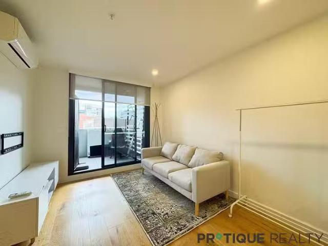 Deal! 1 BR 210/23 Batman Street, West Melbourne, VIC 3003