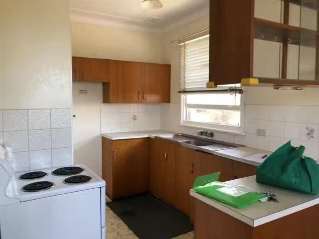 Cheap 1 BR 2/108 Dudley Road, Charlestown Apartment for rent.