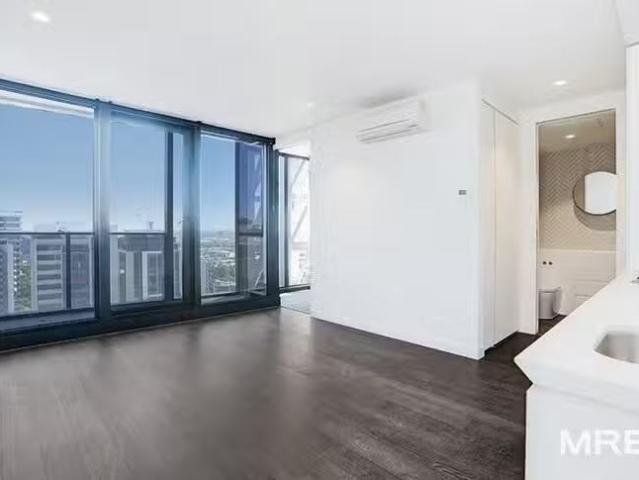 For Rent! 1 BR 2905/135 Abeckett Street, Melbourne, VIC 3000
