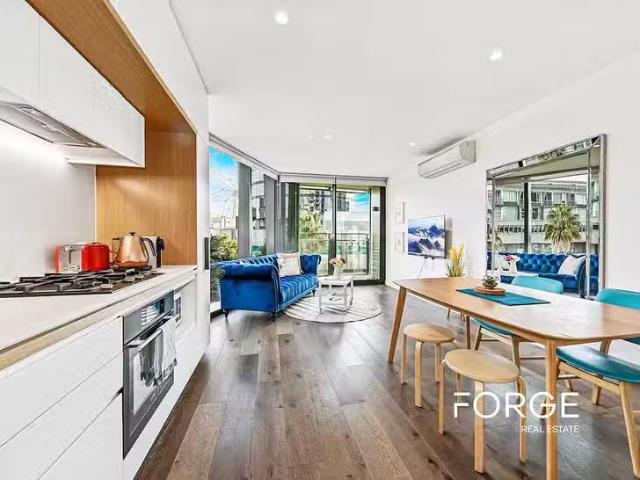 Deal! 1 BR 303/421 Docklands Drive, Docklands, VIC 3008