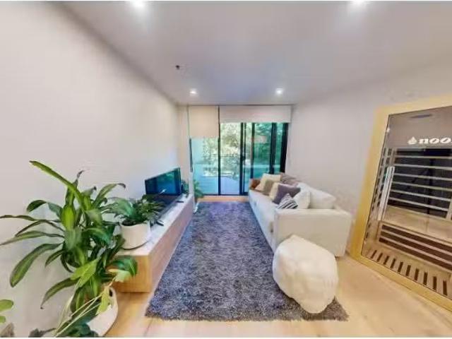 Just in! 1 BR 318/61 Cooyong Street, BRADDON Apartment for ren.