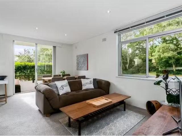 Deal! 1 BR 3/111 Young Street, Cremorne Apartment for rent Li.