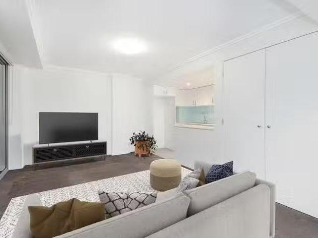 Deal! 1 BR 3/230 Glebe Point Road, Glebe, NSW 2037