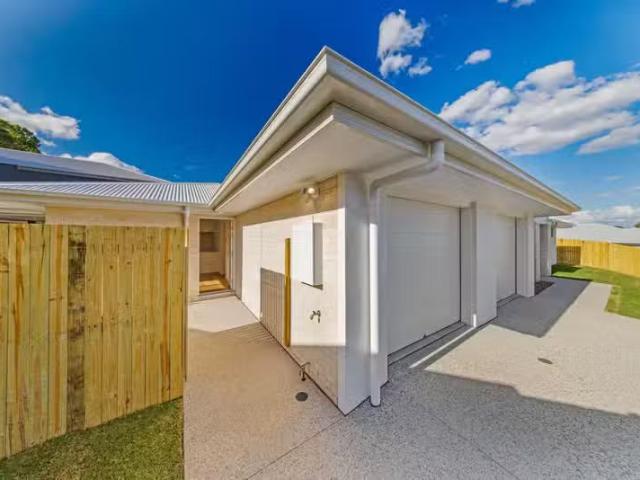 Unique 1 BR 38B Kensington Drive, SOUTHSIDE, QLD 4570 House.