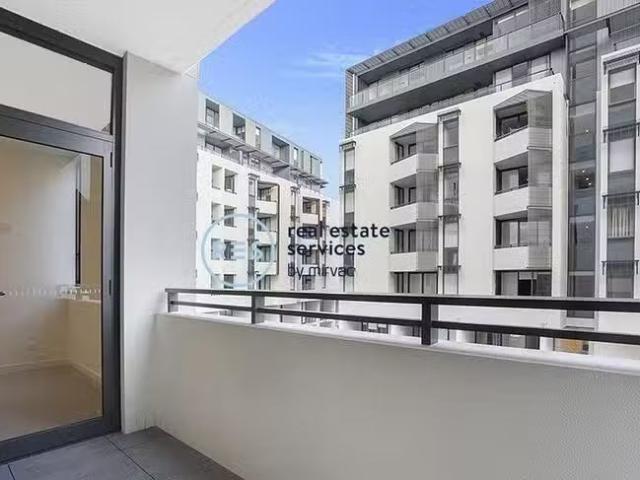 Just in! 1 BR 411/2 Cullen Close, Forest Lodge, NSW 2037