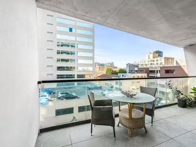 Rental! 1 BR 412/77 Queens Road, Melbourne, VIC 3004