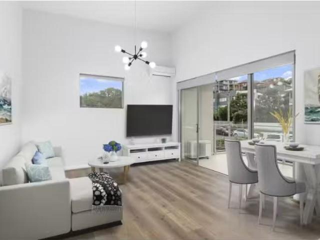 Cheap 1 BR 51/22 Victor Road, Brookvale Apartment for rent Li.