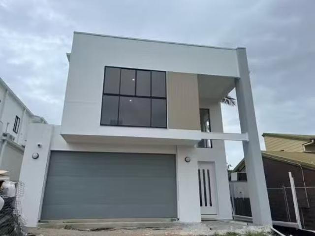 Unique 1 BR 5/519 Warrigal Road, Eight Mile Plains, QLD 4113