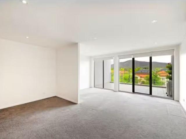 Cheap 1 BR 58/35 Torrens Street, BRADDON Apartment for rent L.
