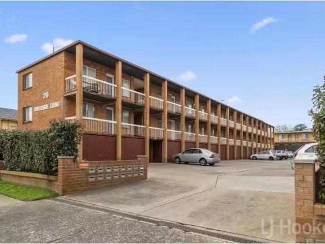 Rental! 1 BR 6/20 Trinculo Place, Queanbeyan Apartment for ren.