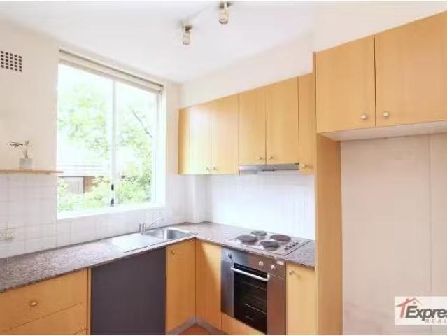 Charming 1 BR 6/96 Murriverie Road, BONDI Apartment for rent.