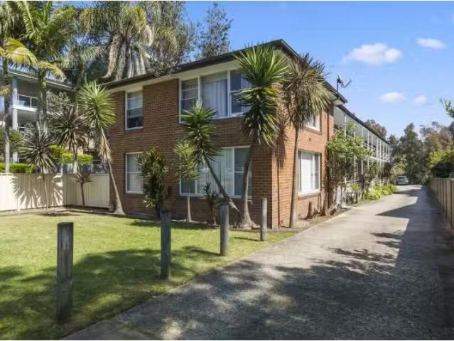 Deal! 1 BR 8/4 Virginia Street, North Wollongong Apartment for.