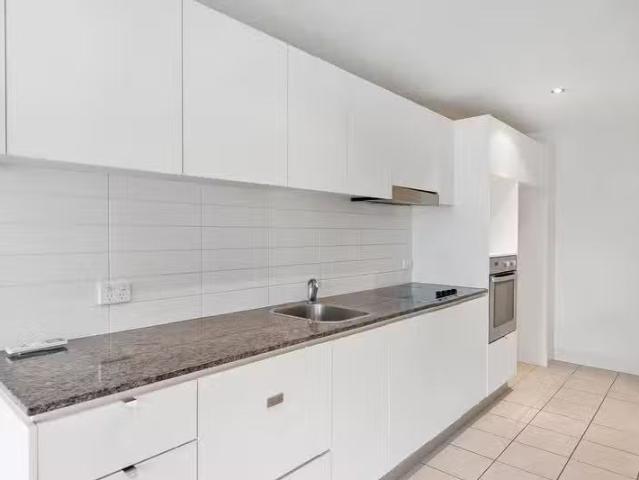 For Rent! 1 BR 86/77 Northbourne Avenue, Turner Apartment for.