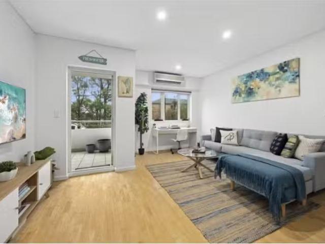 Cheap 1 BR 9/19 23 Waine Street, Freshwater Apartment for rent.