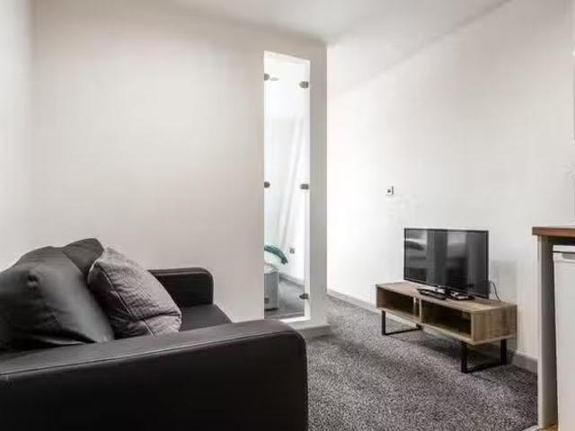 For Rent! 1 BR Blackwall