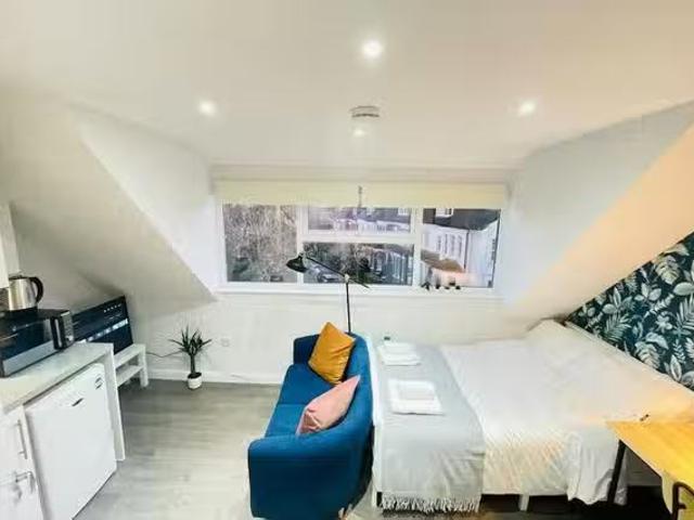 Cheap 1 BR Hawkwood Mount, London