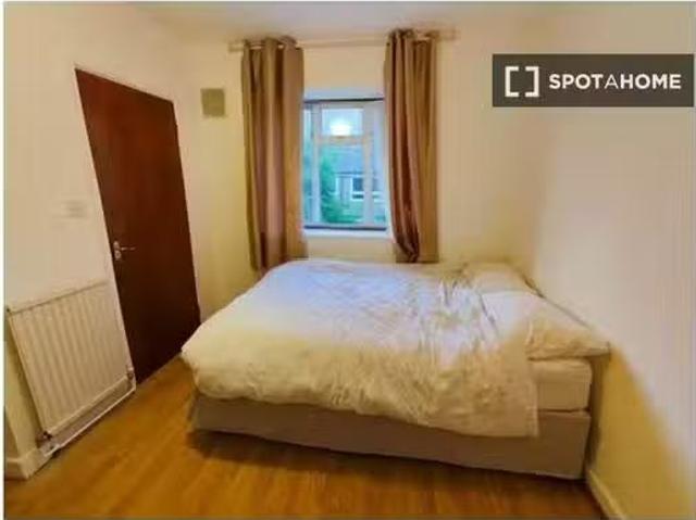 Charming 1 BR Room in shared 4 bedroom flat for rent in Dockla.