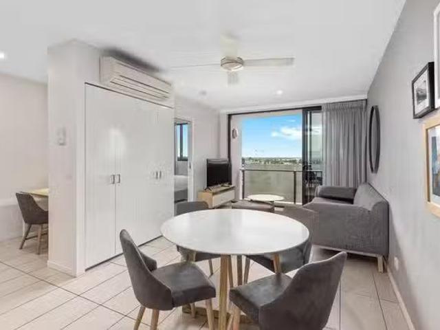 Just in! 1 BR Wharf Street