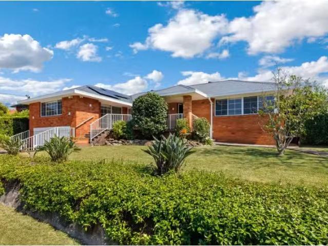 Cozy 1 Hume Place, Frenchs Forest House for rent Listed by Yv.