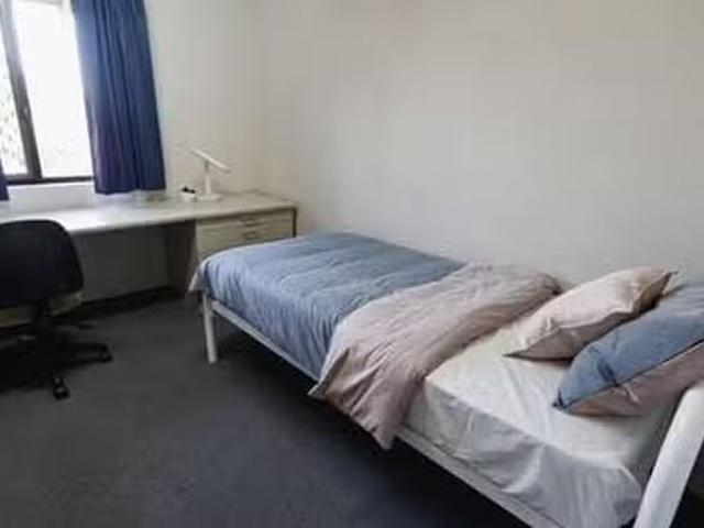 Cozy 1 Room Uni Lodge Erica Underwood House 6 Bedroom Apar.
