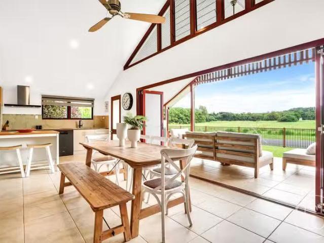 Charming 1 Rebecca Jane Parade, Kurrimine Beach QLD 4871