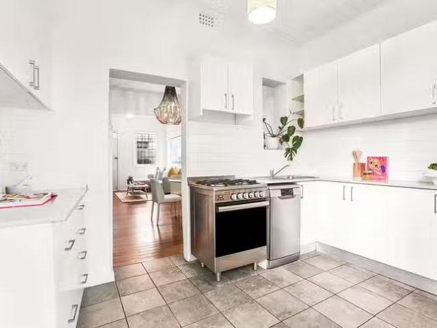 Rental! 1 Weedon Avenue, Paddington, NSW 2021