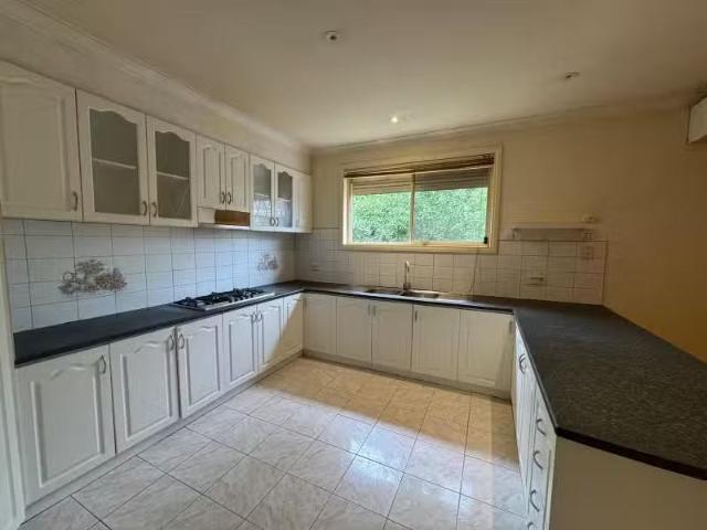 Charming 1F Oakwood Road, Albanvale VIC 3021
