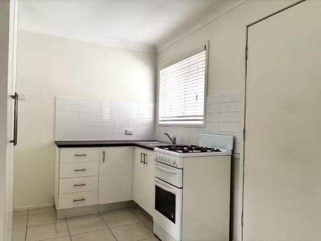Charming 2/40 Bridgewater Street, MORNINGSIDE House for rent.