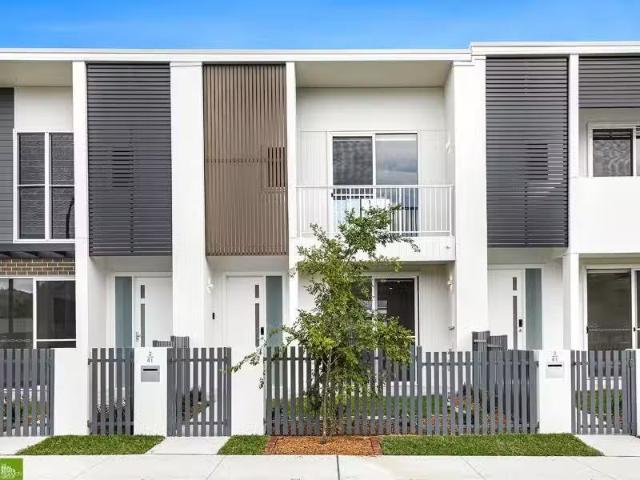 Just in! 2/41 Bankbook Drive, Wongawilli Townhouse for rent L.