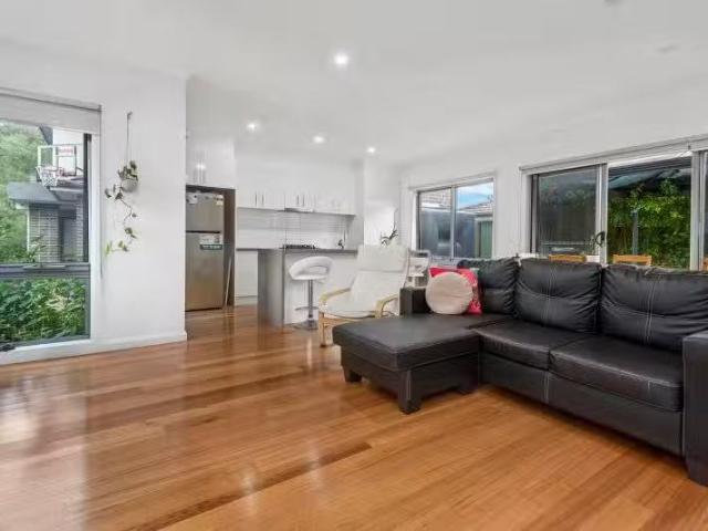 Nice 2/422 Lower Plenty Road, Viewbank VIC 3084