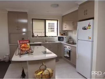 Nice 2/42A Farley Street, CASINO Townhouse for rent Listed by.