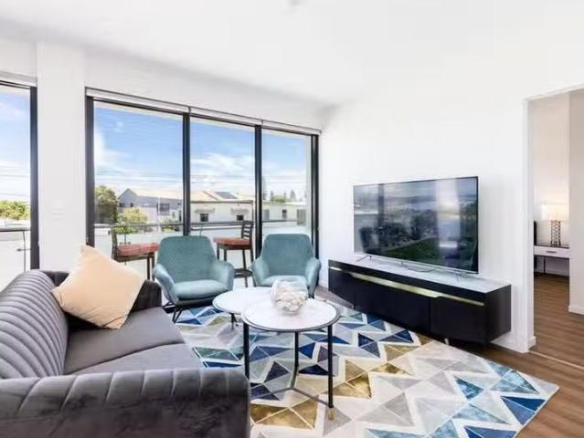 Deal! 2/4 Bayview Street, Runaway Bay, QLD 4216