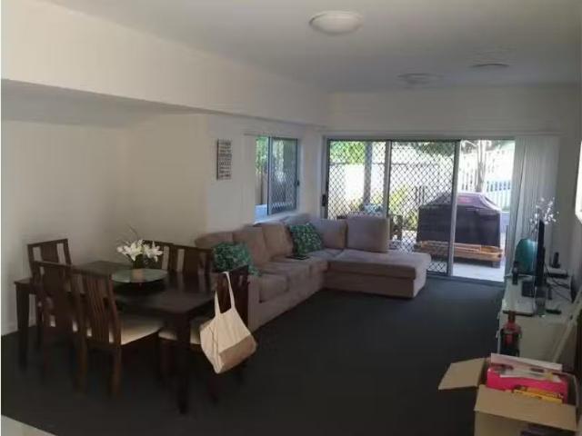 Just in! 2/4 Cottell Street, Norman Park Apartment for rent L.