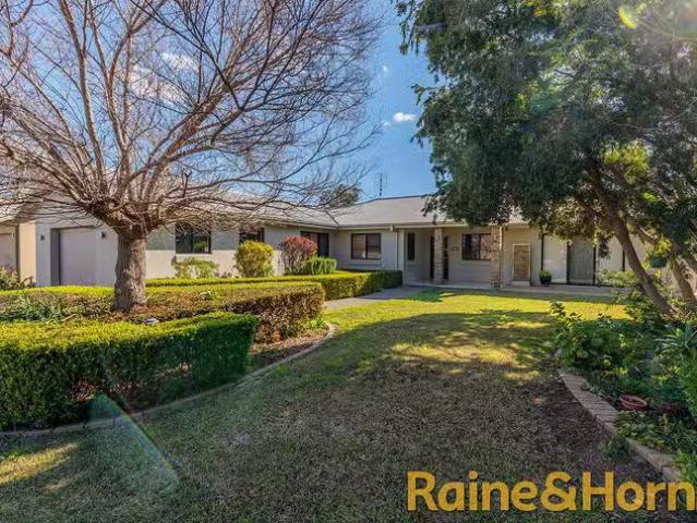 Just in! 2/4 Diane Street, Dubbo, NSW 2830