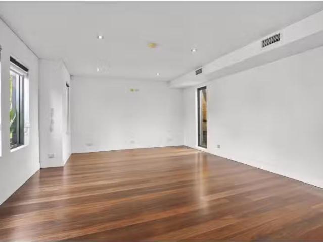 Nice 24 Doyle Street, Barden Ridge House for rent Listed by C.