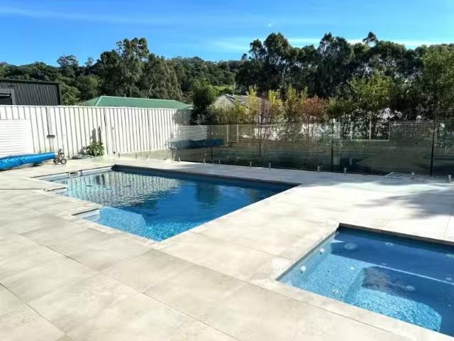 Deal! 24 Whistlers Run, ALBION PARK House for rent Listed by.