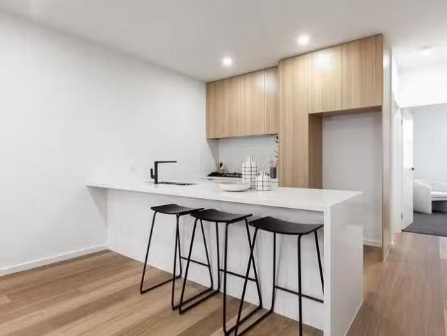 For Rent! 2/515 Waterdale Road, Heidelberg West, VIC 3081
