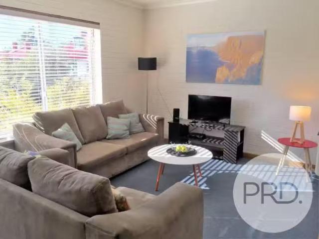 Cheap 2/52 Queen Street, SANDY BAY Apartment for rent Listed.