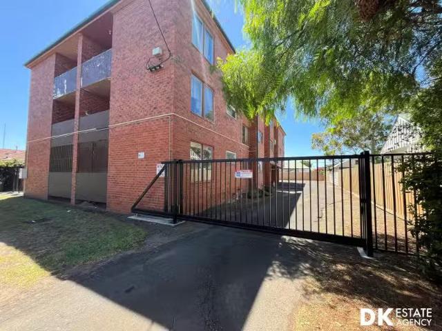 Cozy 2/52a Forrest St, Albion VIC 3020