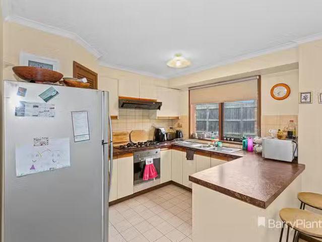Nice 2/55 Collins Crescent, Berwick, VIC 3806