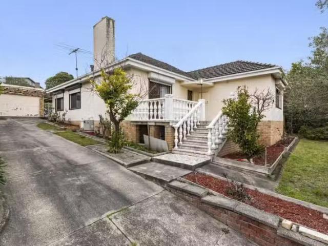 Unique 256 Balwyn Road, Balwyn North VIC 3104 House Auction
